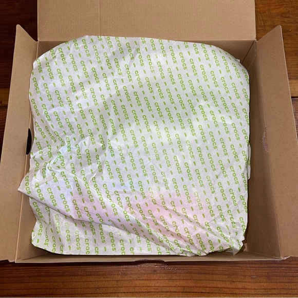 Crocs x Lisa Frank Mega Crush Clogs - Picture 5 of 9